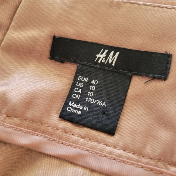 Elegant and Sexy Skirt By H&M • Size 10  • Rusched • Blush Color - Picture 5 of 5